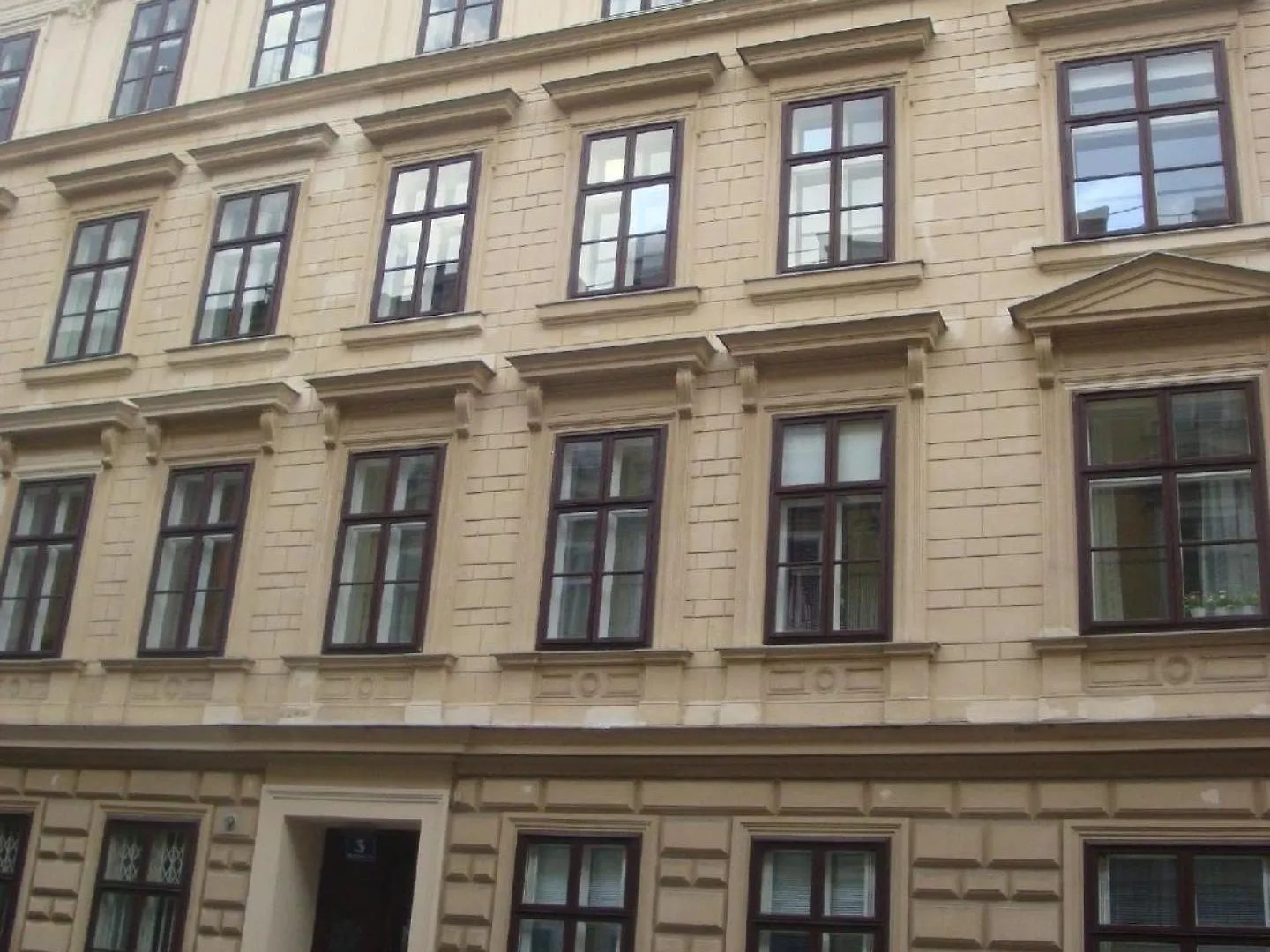 Klimatisiertes 3 Zimmer Appartement Mit Terrasse location